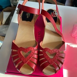 Red Heart Medallion Debutant Swedish Hasbeens